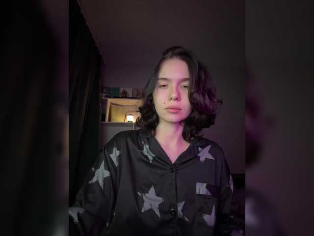 JuliMurr online show from April 23, 8:45 pm