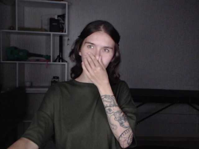 JuliMurr online show from August 13, 8:45 pm