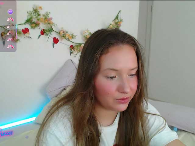 -EmilyxGrasez- online show from August 5, 7:50 am