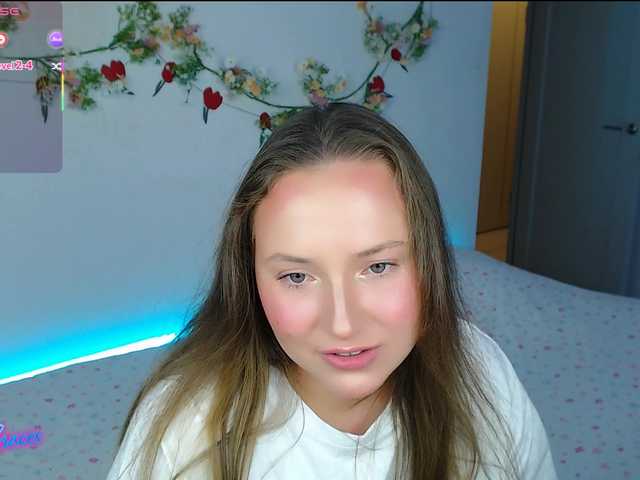 -EmilyxGrasez- online show from August 13, 11:30 pm