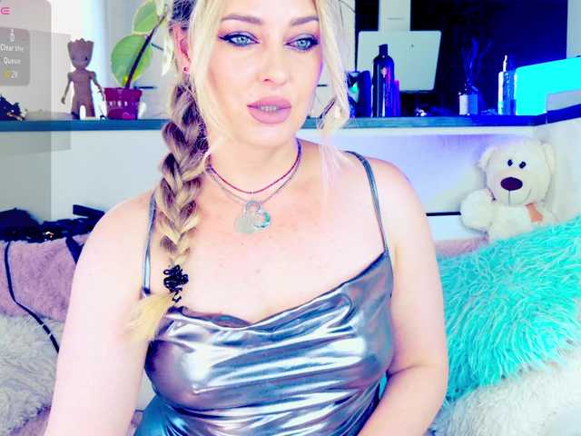  JuliaSpace  online show from July 26, 4:23 pm
