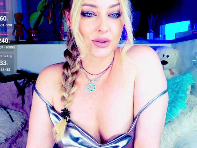  JuliaSpace  online show from July 26, 5:29 pm