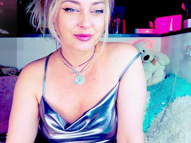  JuliaSpace  online show from August 14, 4:43 pm