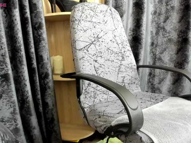 Squirrel-on-the-Bong online show from August 11, 3:14 pm