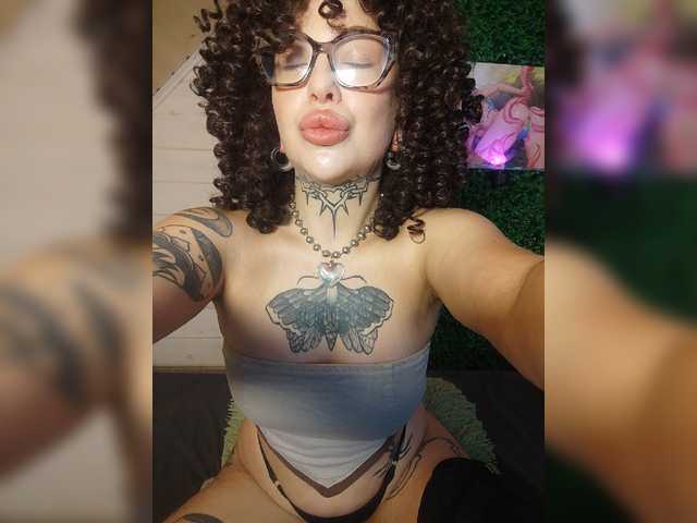 -alexis- online show from August 10, 7:10 am