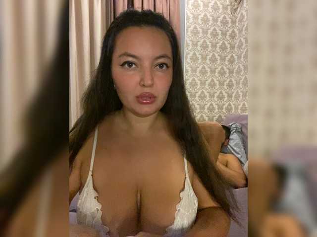 3hotandyoung3 online show from August 31, 9:04 pm