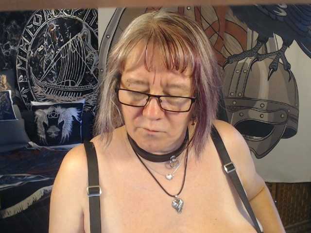90dTitten online show from August 11, 12:29 pm