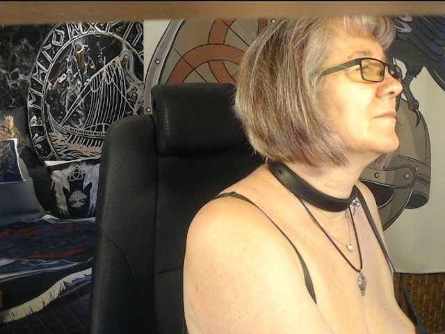 90dTitten online show from August 13, 8:39 am