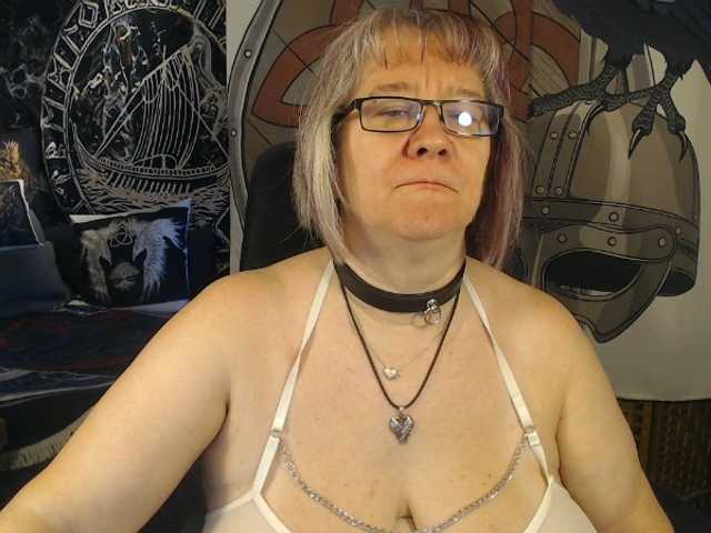 90dTitten online show from August 14, 5:55 am