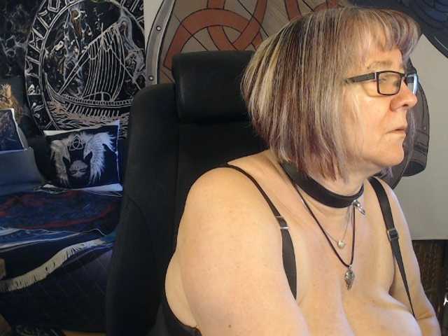 90dTitten online show from August 15, 10:52 am