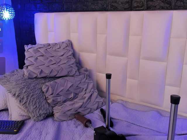 Abbyadams online show from August 5, 5:38 am
