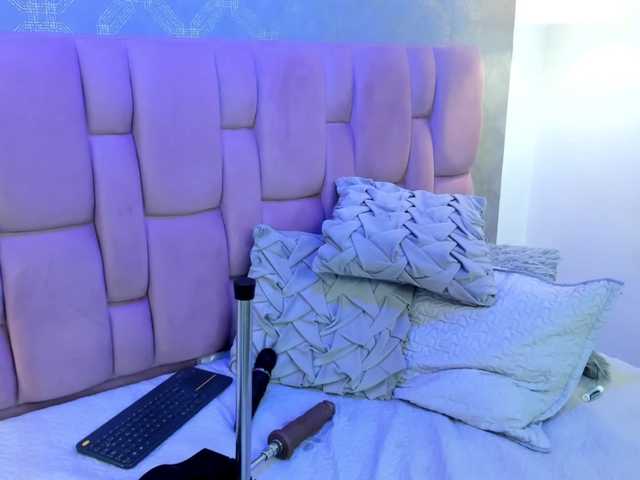 Abbyadams online show from August 10, 4:03 am