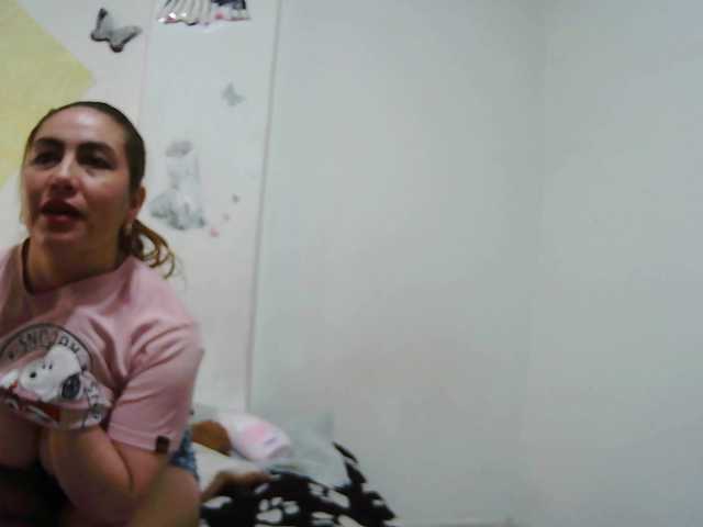 Addystuart- online show from August 3, 9:27 am