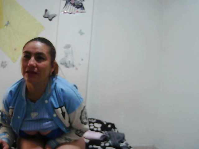 Addystuart- online show from August 5, 7:06 am
