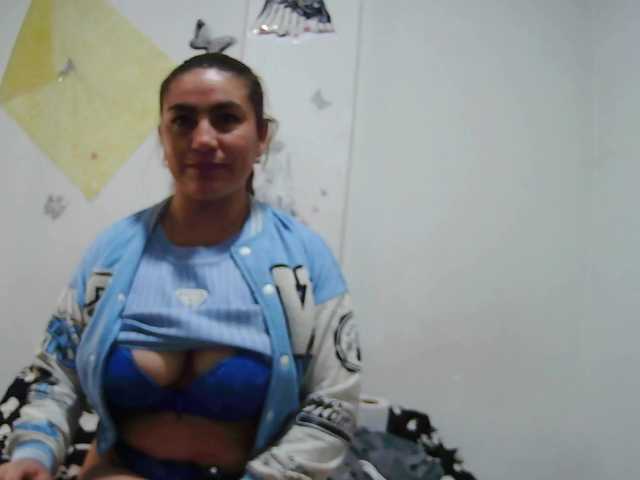 Addystuart- online show from August 5, 9:18 am