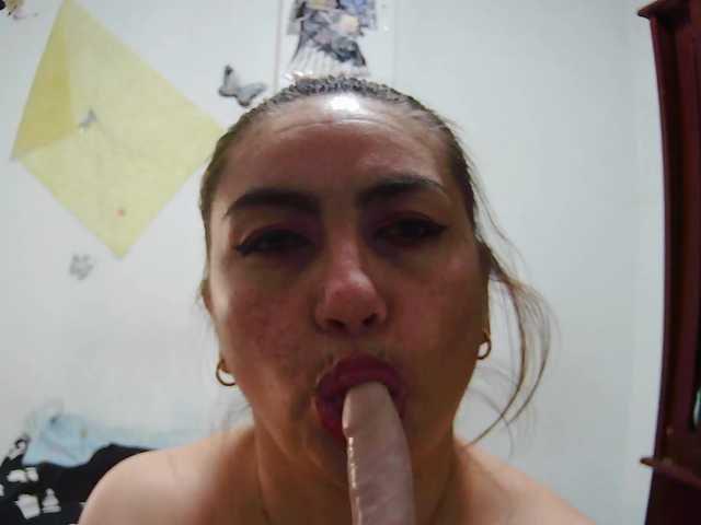 Addystuart- online show from August 10, 7:32 am