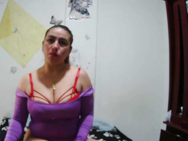 Addystuart- online show from August 14, 5:22 am