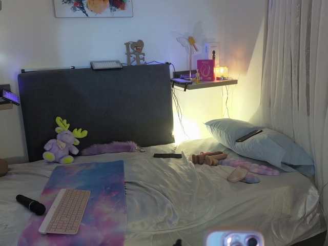 AdeleGreyhot online show from August 13, 4:59 am