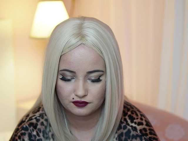 AdelineMoon online show from August 11, 2:46 am
