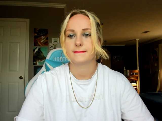 Adellebunny online show from August 7, 1:11 pm