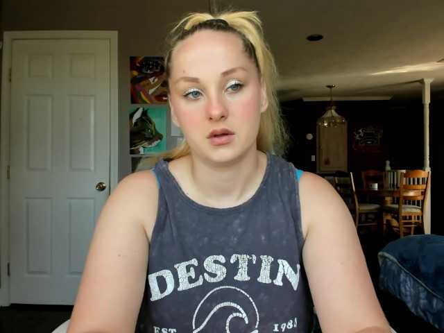 Adellebunny online show from August 12, 2:08 pm