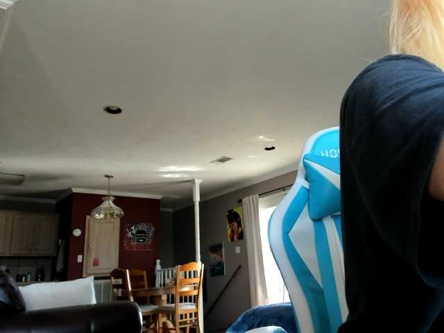 Adellebunny online show from August 17, 2:11 pm