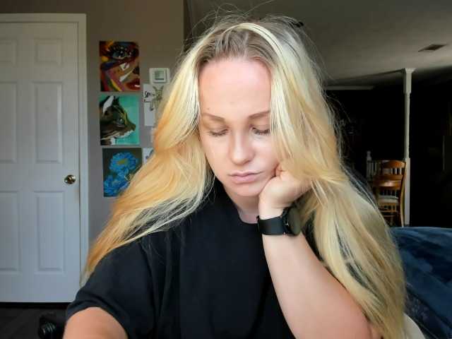 Adellebunny online show from August 17, 3:17 pm