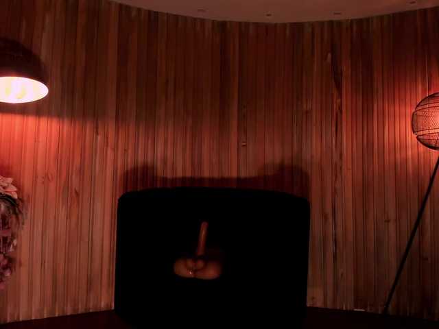 AgathaKondo1 online show from August 6, 1:37 am
