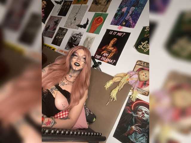 AgnesMoon1 online show from August 13, 9:07 pm