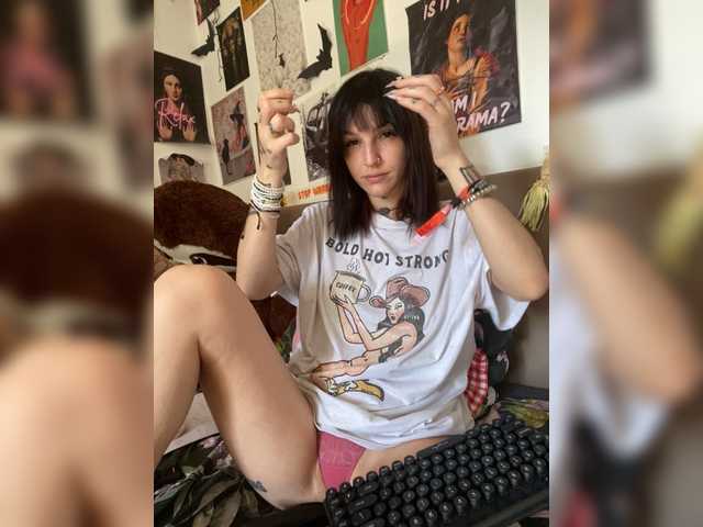 AgnesMoon1 online show from August 14, 7:23 am