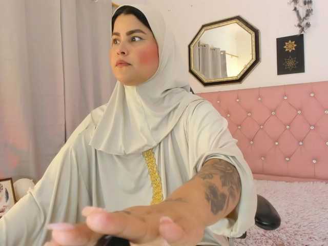 AishaAmin online show from August 6, 12:15 pm