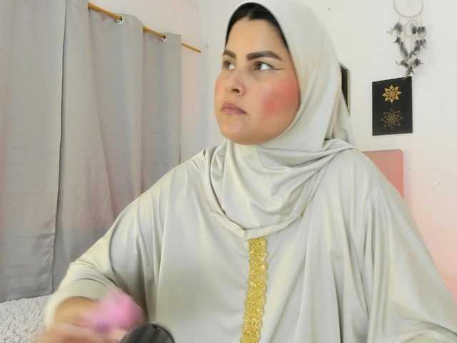 AishaAmin online show from August 12, 3:25 pm
