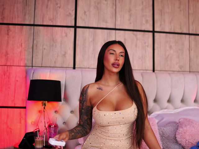 AishaaDevoe online show from August 6, 6:40 pm