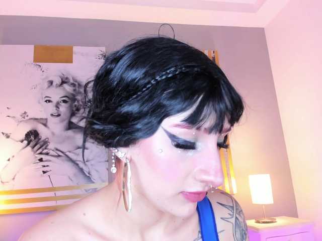 AlannaViera online show from August 9, 7:15 pm
