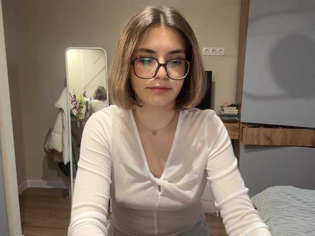 AlbaMihelcic online show from August 3, 4:58 pm
