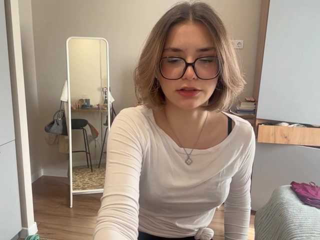 AlbaMihelcic online show from August 11, 11:12 am