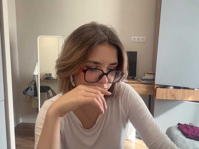 AlbaMihelcic online show from August 11, 12:18 pm