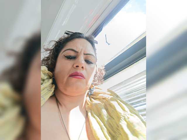 AlexaBrown12 online show from August 8, 2:50 pm