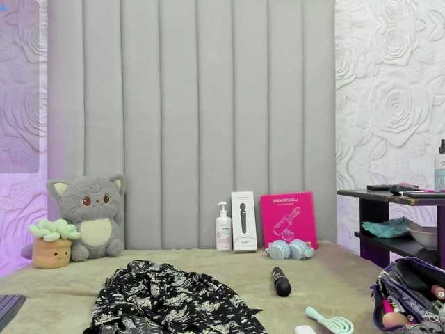 AlexaFoxy18 online show from July 1, 9:54 am