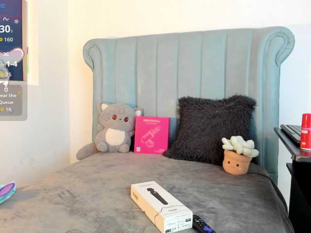 AlexaFoxy18 online show from July 5, 1:36 pm