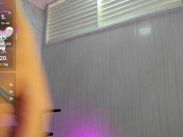 AlexaFoxy18 online show from July 8, 8:51 am