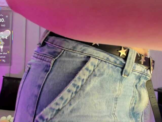 AlexaFoxy18 online show from July 16, 7:42 am