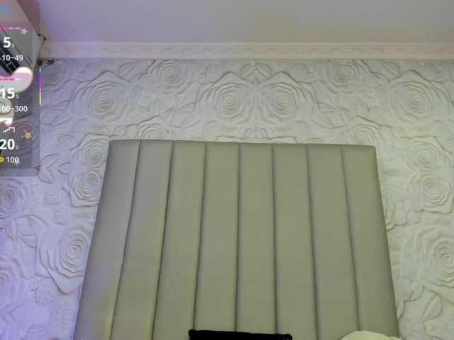 AlexaFoxy18 online show from July 22, 9:33 am