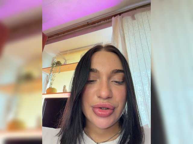 AlexaHotty1 online show from August 1, 2:01 pm