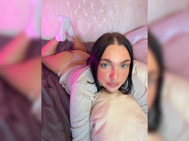 AlexaHotty1 online show from August 5, 8:34 am
