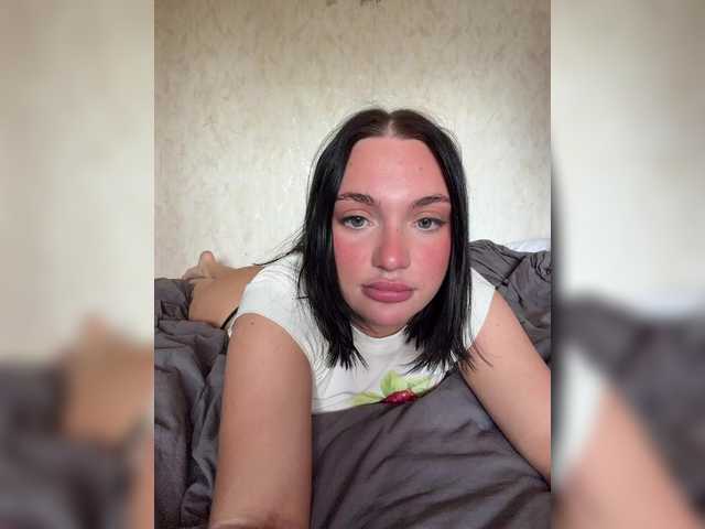AlexaHotty1 online show from August 6, 3:55 pm