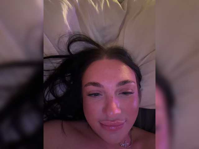 AlexaHotty1 online show from August 6, 6:29 pm