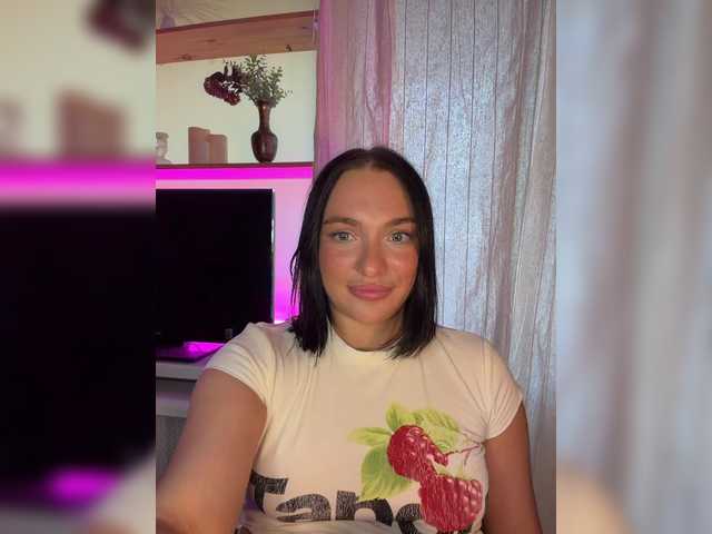 AlexaHotty1 online show from August 14, 4:21 pm