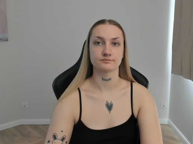 AlexaKisses online show from July 24, 11:02 am