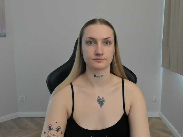 AlexaKisses online show from July 27, 3:06 pm